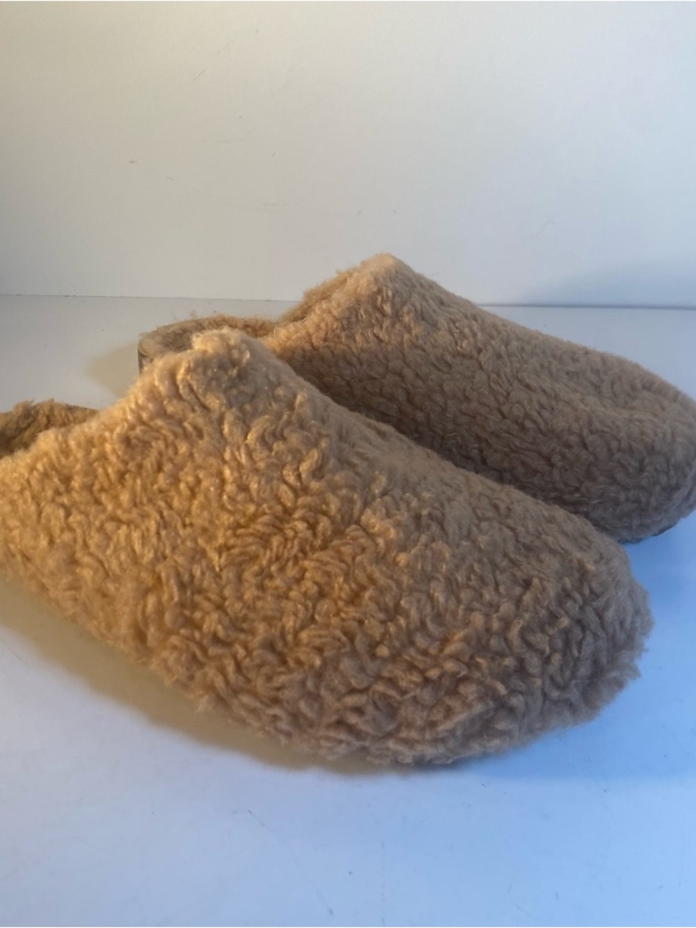 Intentionally Blank Tan Apres Fleece Mules Size 8
